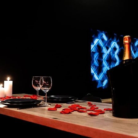 Loveroom O Diable Des Plaisirs Avec Jacuzzi Tourcoing Esterno foto