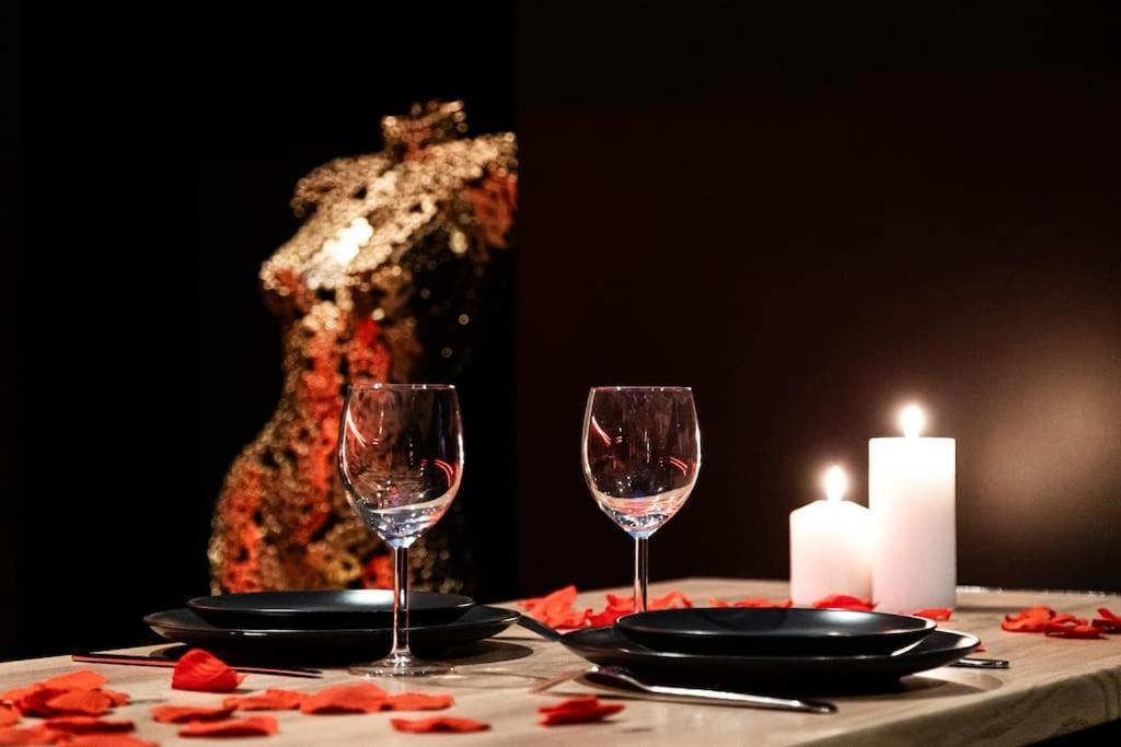 Loveroom O Diable Des Plaisirs Avec Jacuzzi Tourcoing Esterno foto