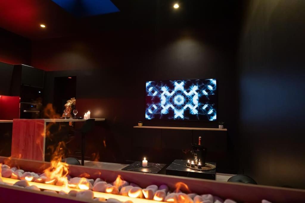 Loveroom O Diable Des Plaisirs Avec Jacuzzi Tourcoing Esterno foto