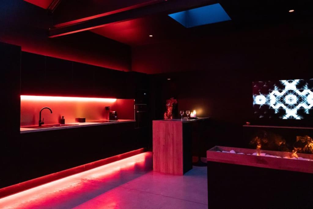 Loveroom O Diable Des Plaisirs Avec Jacuzzi Tourcoing Esterno foto