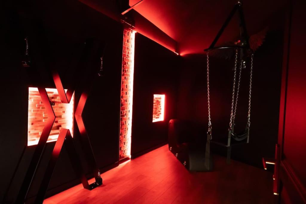 Loveroom O Diable Des Plaisirs Avec Jacuzzi Tourcoing Esterno foto