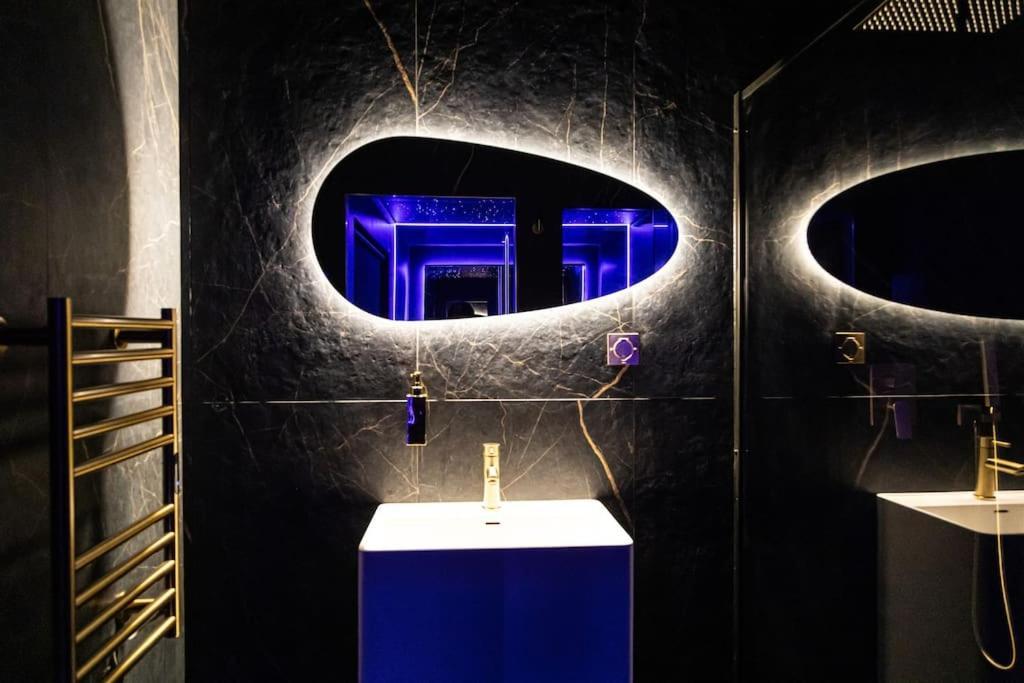 Loveroom O Diable Des Plaisirs Avec Jacuzzi Tourcoing Esterno foto