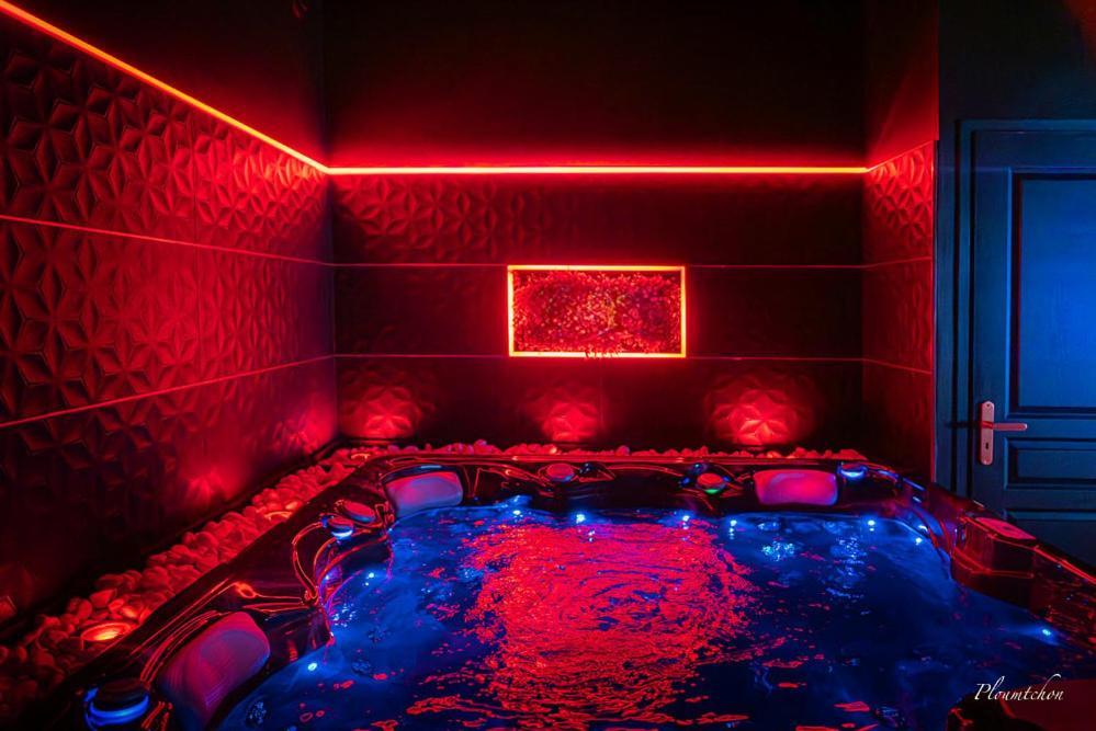 Loveroom O Diable Des Plaisirs Avec Jacuzzi Tourcoing Esterno foto